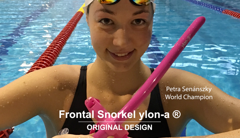 蹼泳選手使用經 CMAS 認證的前置呼吸管